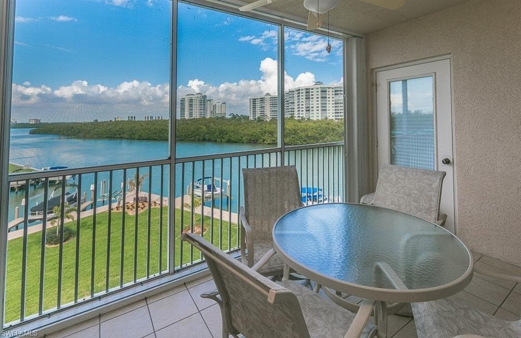 33 Bluebill AVE A-304 NAPLES, FL 34108