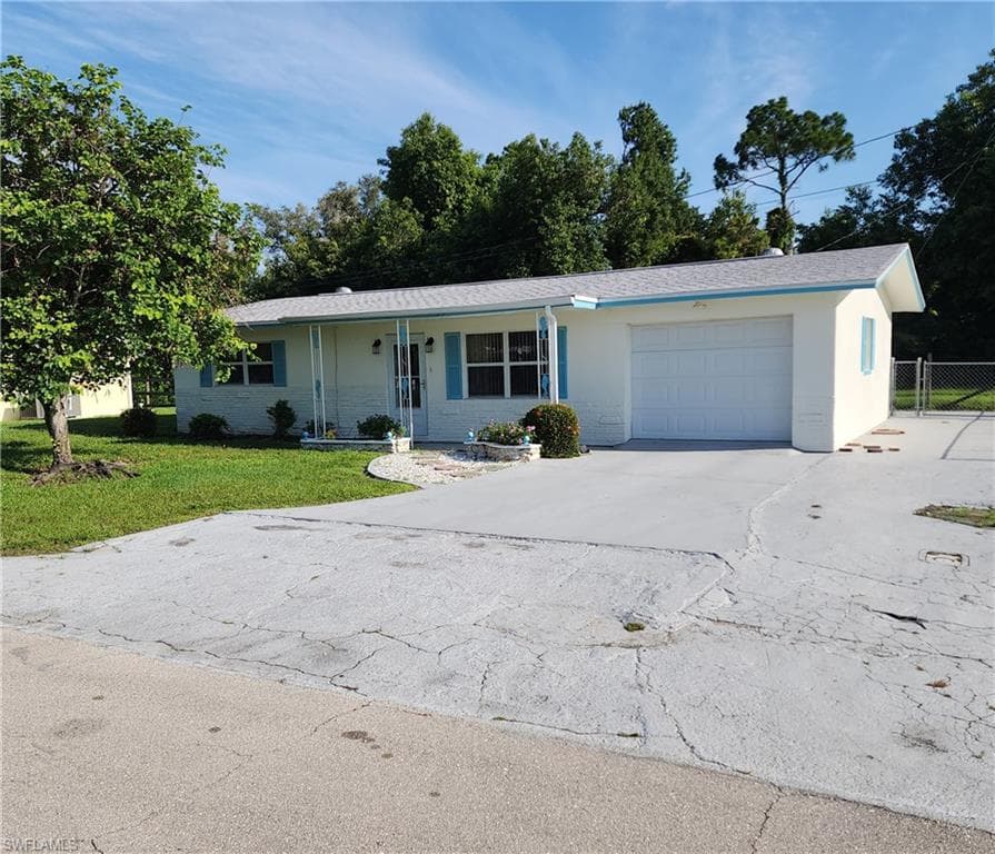 20 Glenmont DR W NORTH FORT MYERS, FL 33917