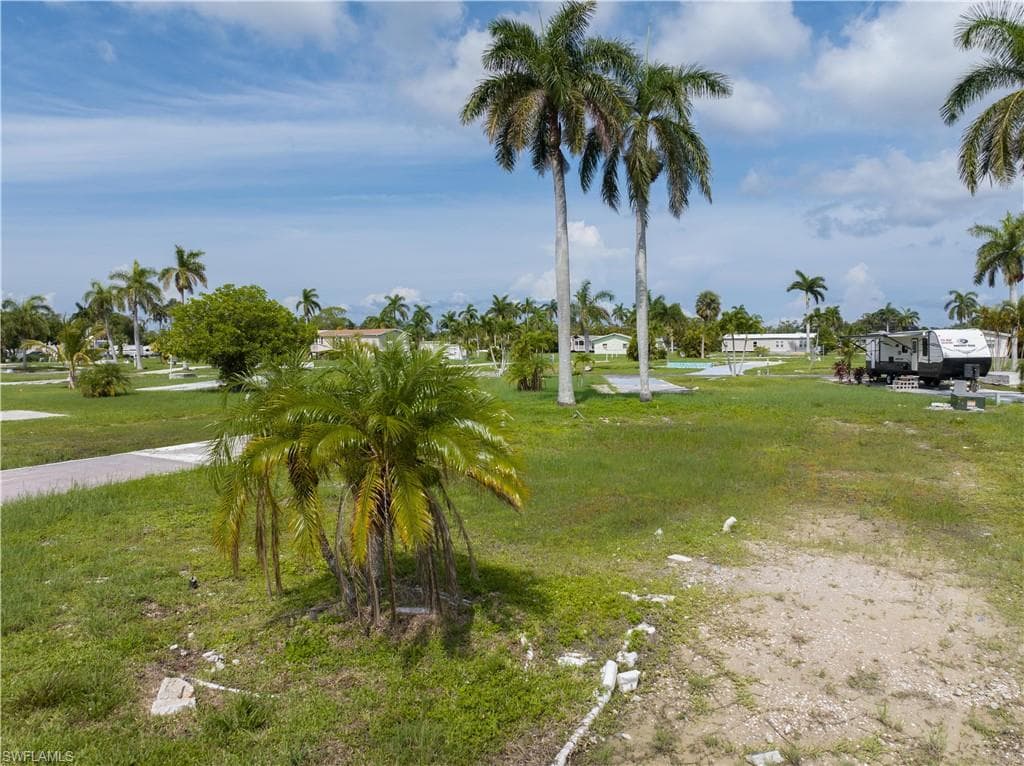 32 Dogwood WAY FORT MYERS, FL 33908