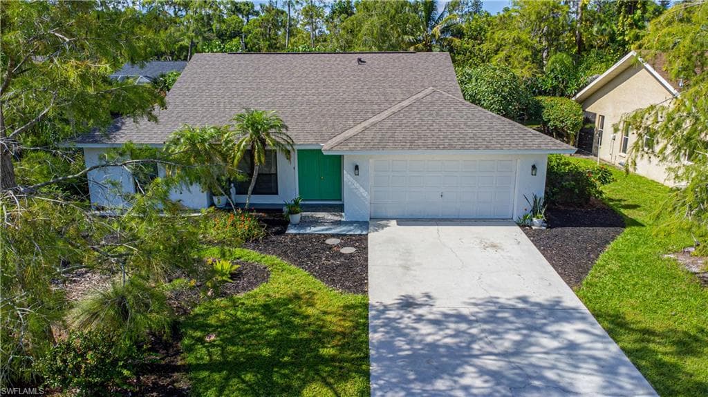 240 Mentor DR NAPLES, FL 34110