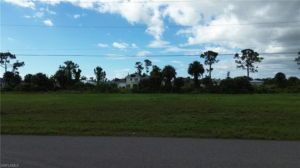 1721 NE 33rd TER CAPE CORAL, FL 33909