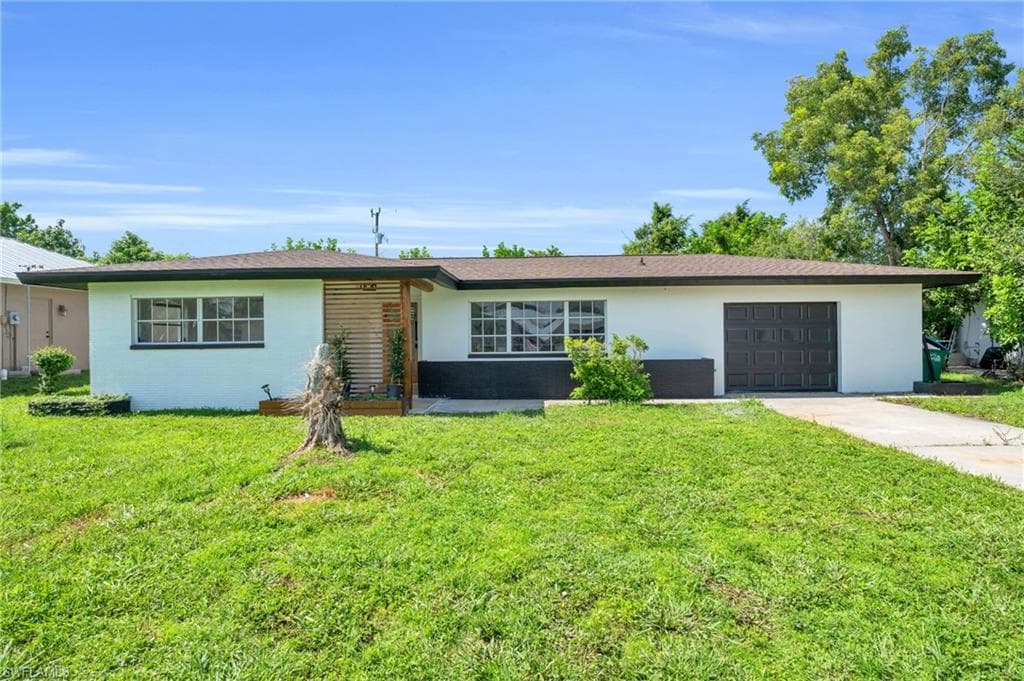 210 SE 46th TER CAPE CORAL, FL 33904