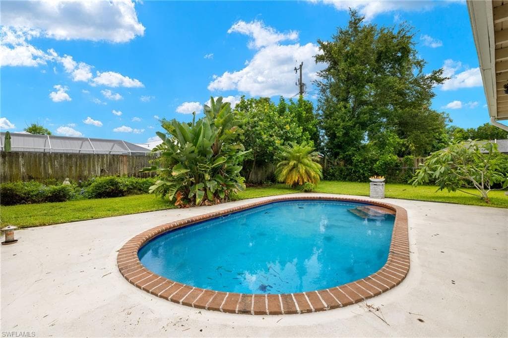 604 SE 36th ST CAPE CORAL, FL 33904