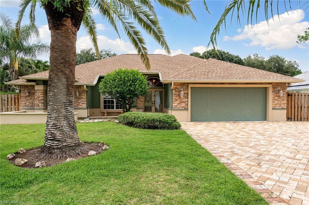 223 Kirtland DR NAPLES, FL 34110
