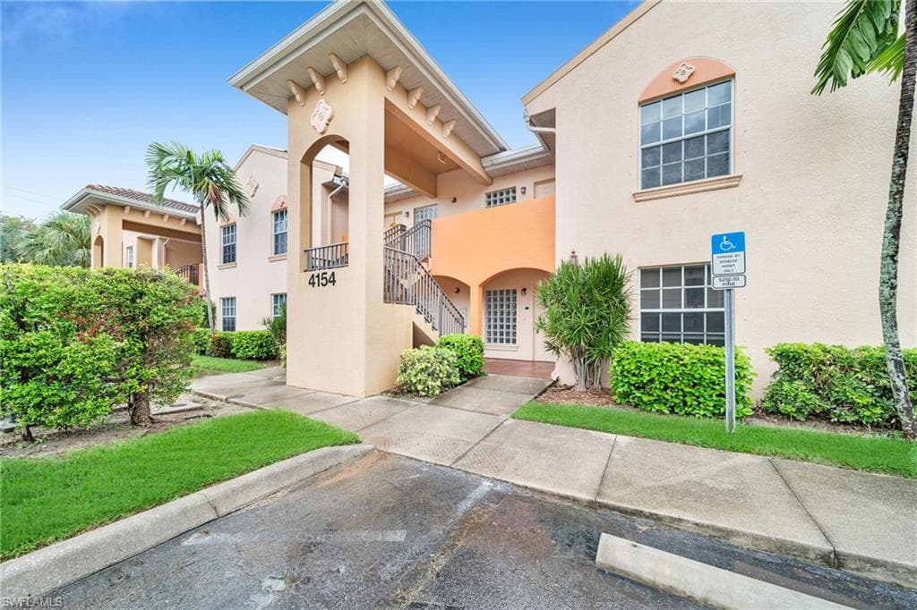 4154 CASTILLA CIR 104 FORT MYERS, FL 33916