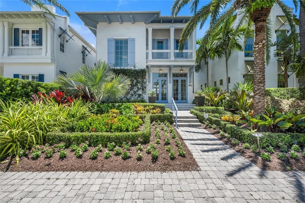 982 9th AVE S NAPLES, FL 34102