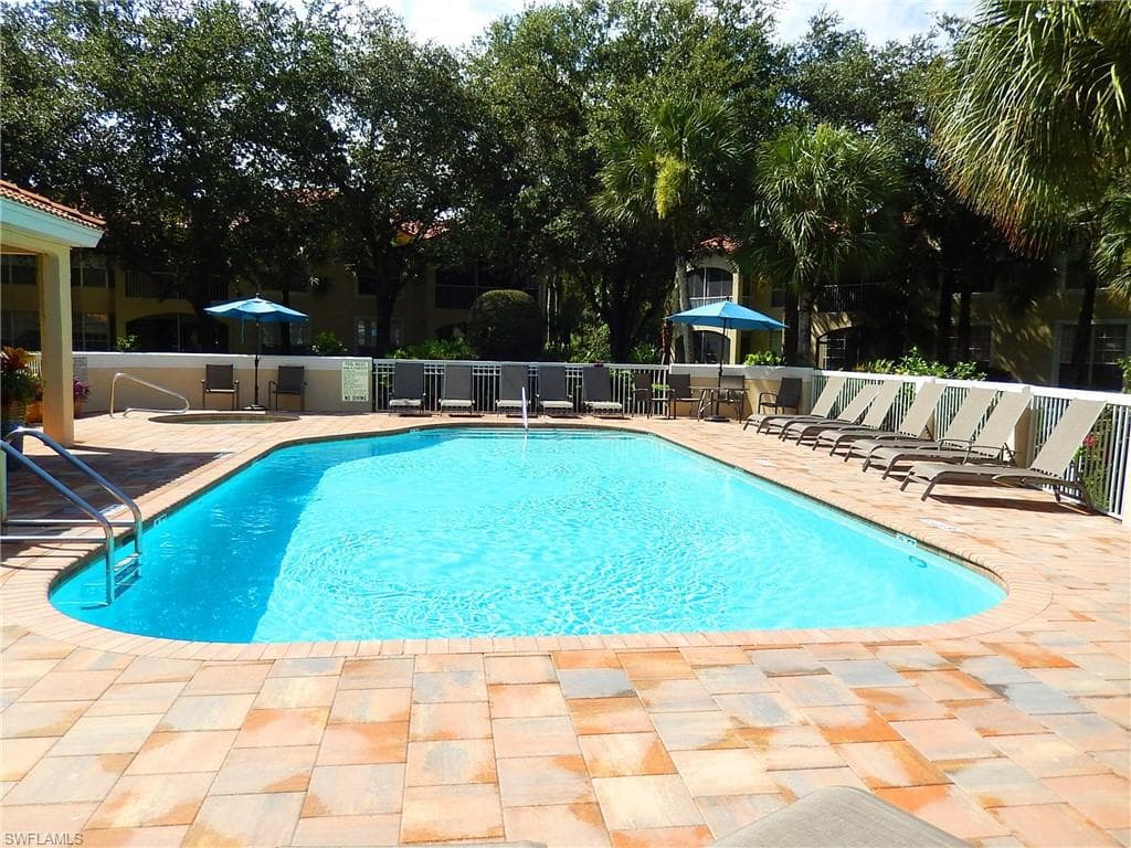 73 Silver Oaks CIR 10203 NAPLES, FL 34119