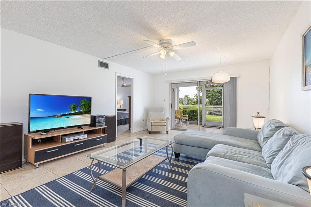 200 Valley Stream DR 3R NAPLES, FL 34113