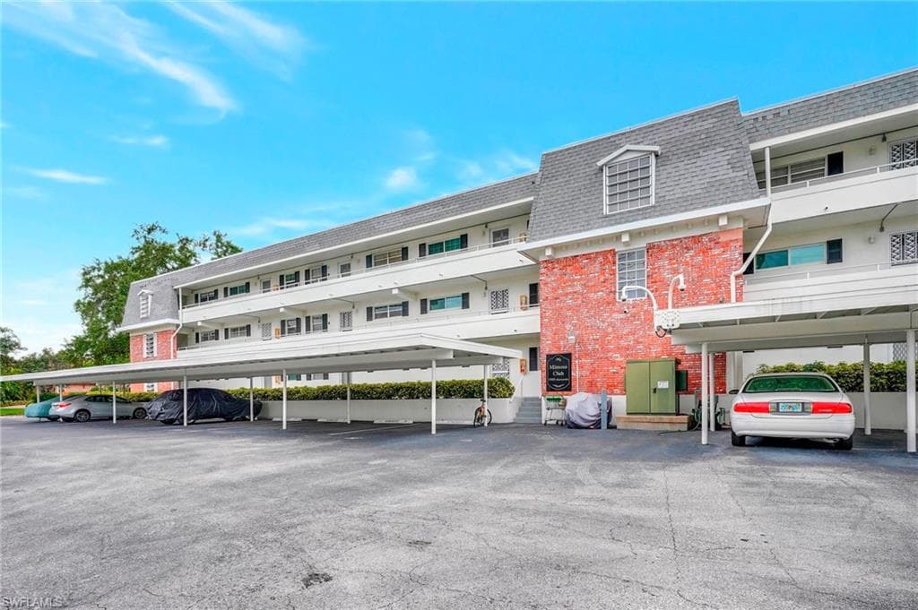 1900 Alamanda DR 202 NAPLES, FL 34102