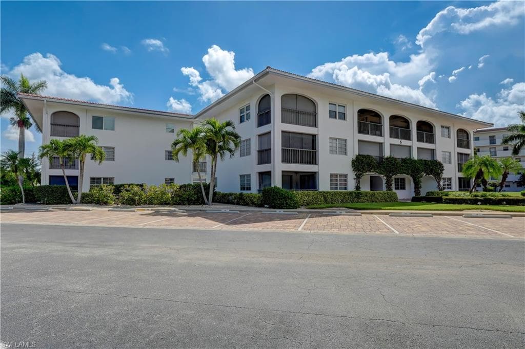 5 High Point CIR W 113 NAPLES, FL 34103