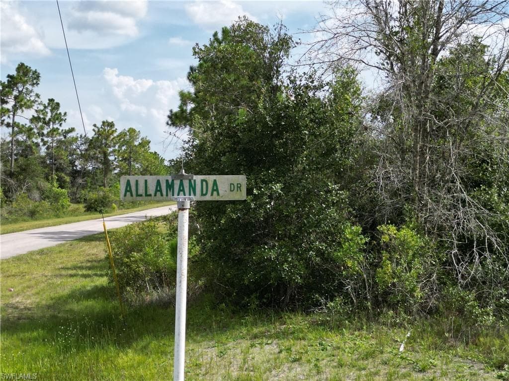617 Allamanda DR INDIAN LAKE ESTATES, FL 33855