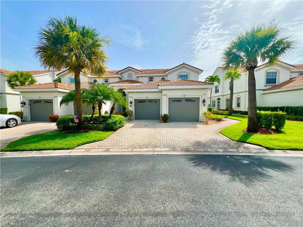6886 Sterling Greens Ct CT 202 NAPLES, FL 34104