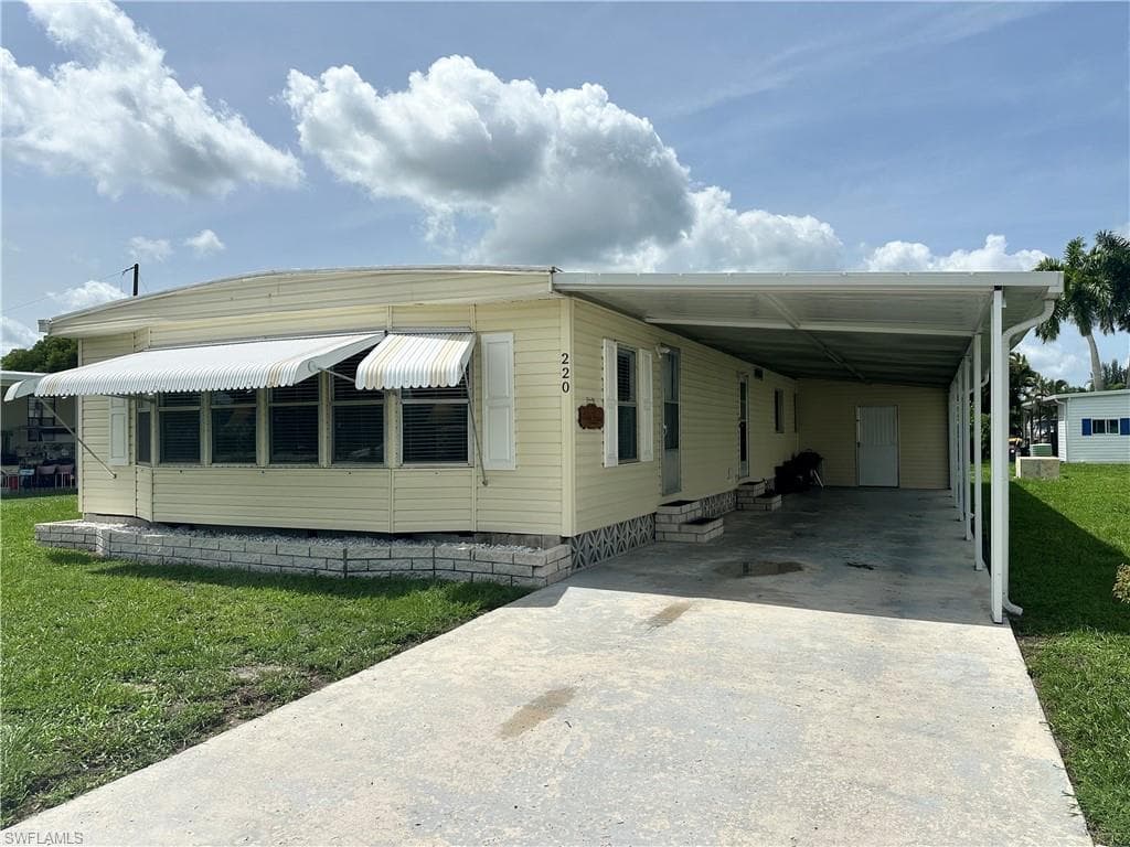 220 Pine Key LN 209 NAPLES, FL 34114