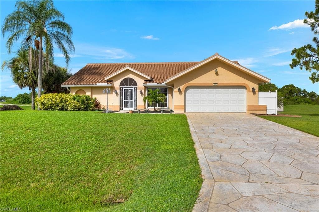 688 Mirror Lakes CT LEHIGH ACRES, FL 33974