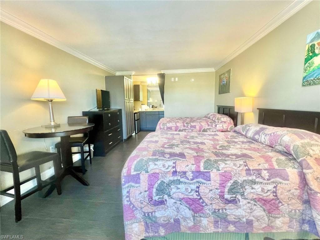 2555 Tamiami TRL N 252 NAPLES, FL 34103