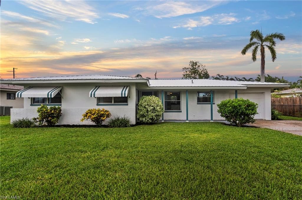 5213 Elm CT CAPE CORAL, FL 33904
