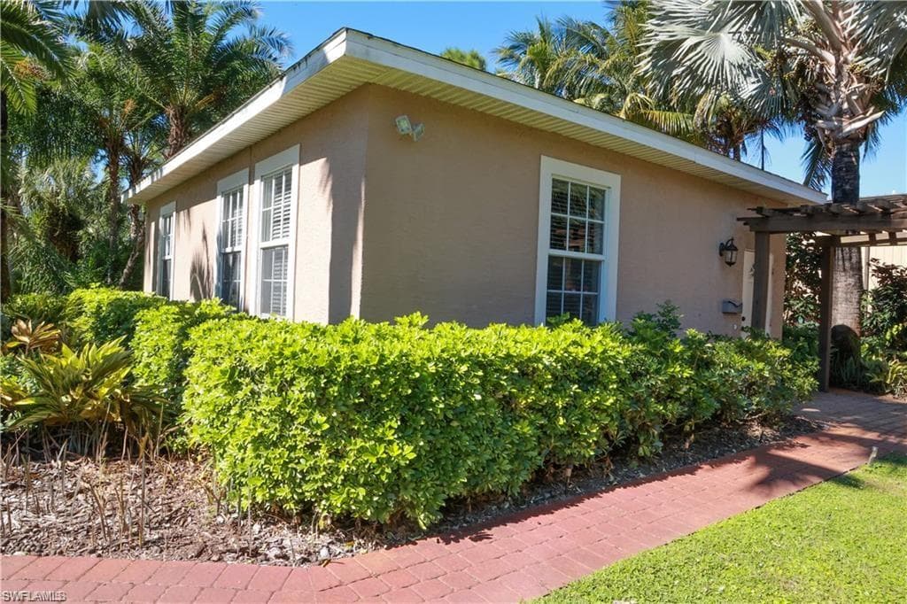 6072 Polly AVE #A NAPLES, FL 34112