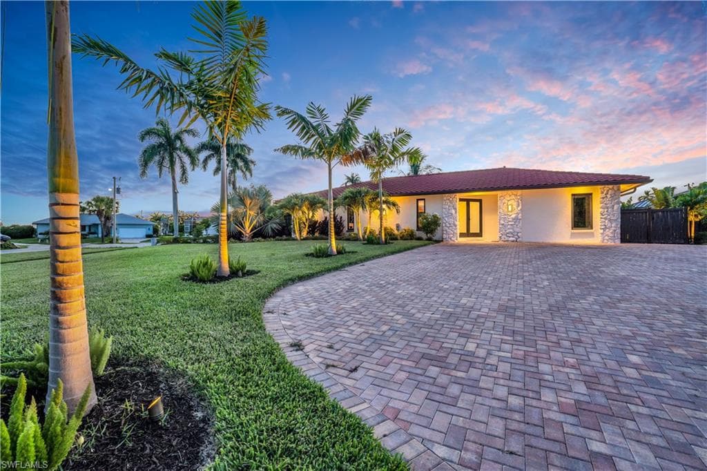 210 Columbus WAY MARCO ISLAND, FL 34145
