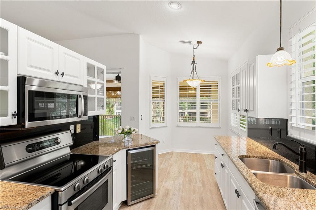 625 Lalique CIR 1404 NAPLES, FL 34119