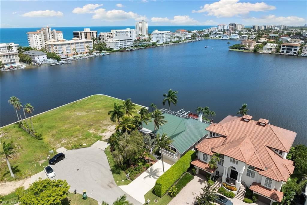 283 Oak AVE NAPLES, FL 34108