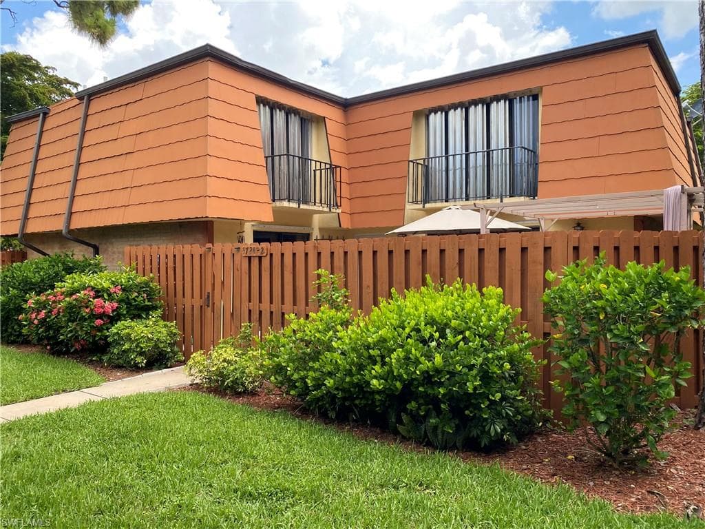 1724 PARK MEADOWS DR #2 FORT MYERS, FL 33907
