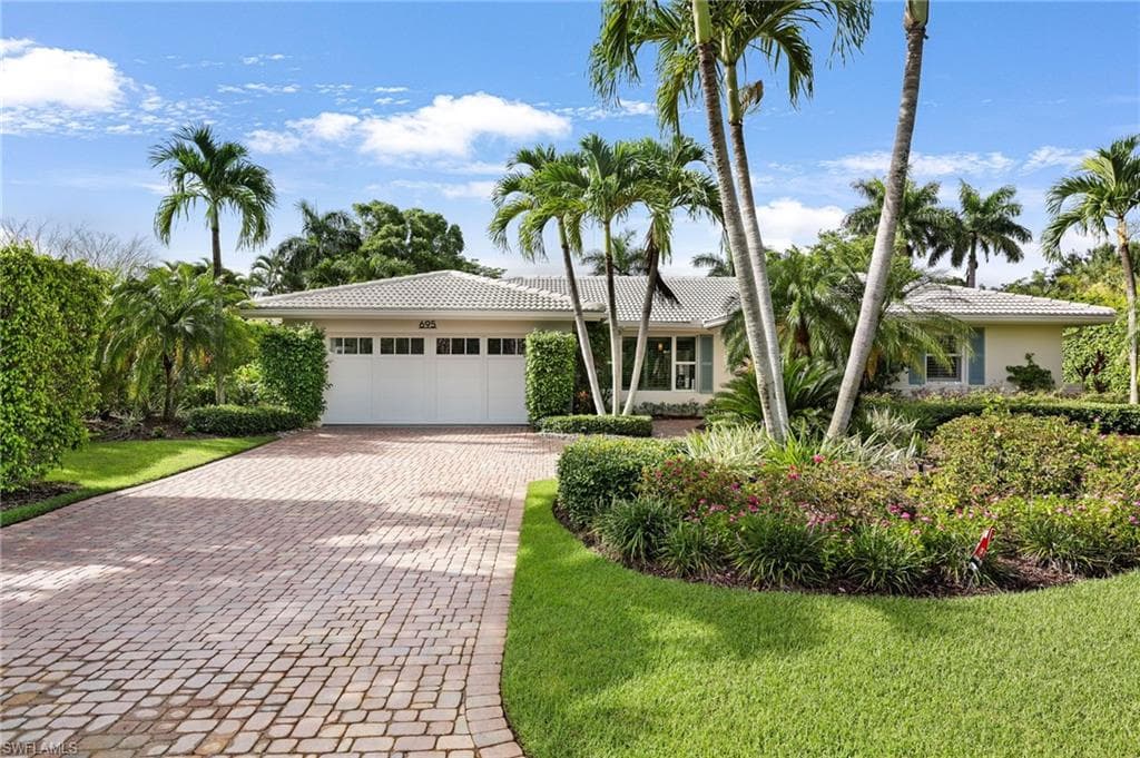 695 Regatta RD NAPLES, FL 34103