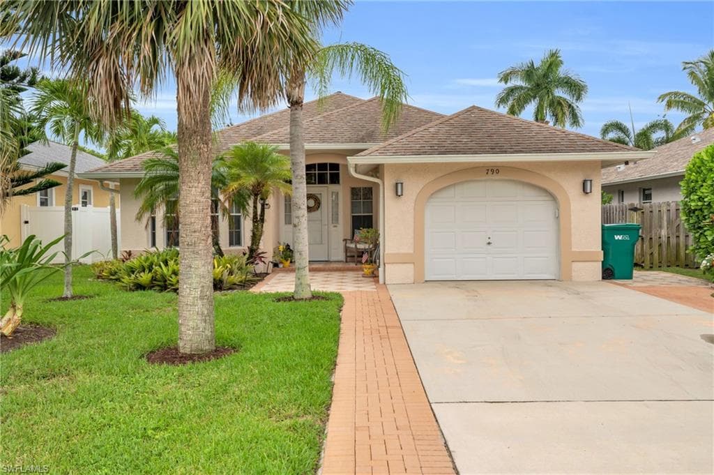 790 95th AVE N NAPLES, FL 34108