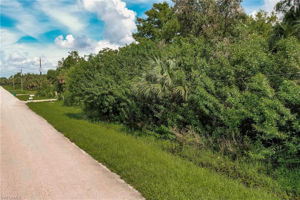 725 35th AVE NW NAPLES, FL 34120
