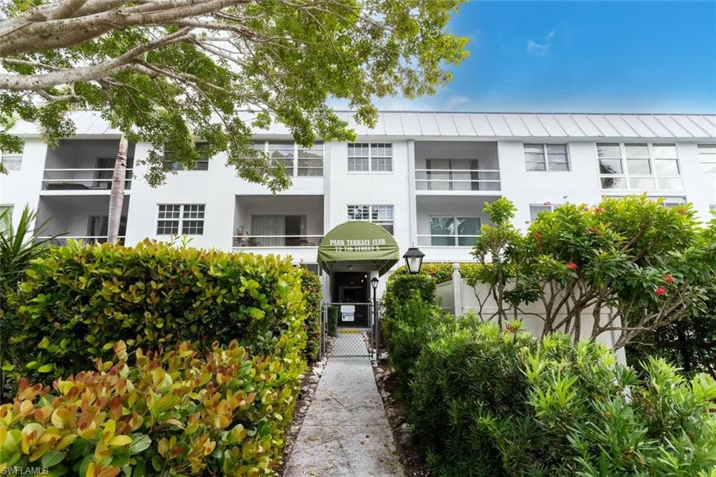 72 7th ST S 301 NAPLES, FL 34102