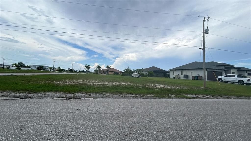 1527 NW 38th PL CAPE CORAL, FL 33993