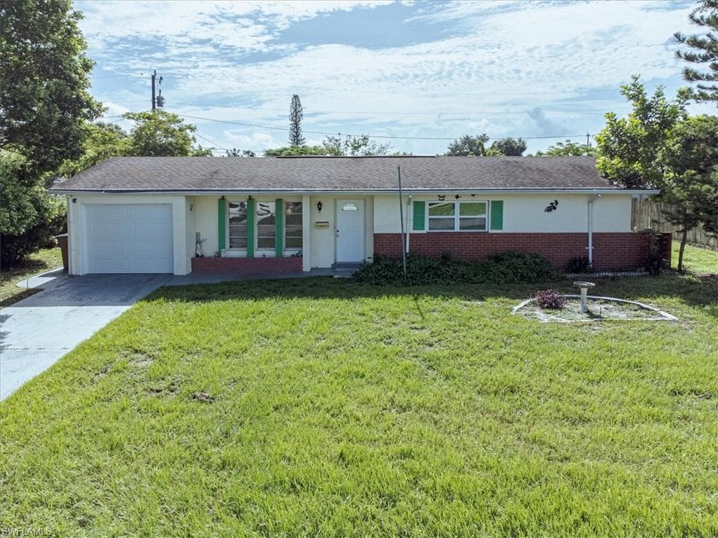 339 Inwood AVE S LEHIGH ACRES, FL 33936