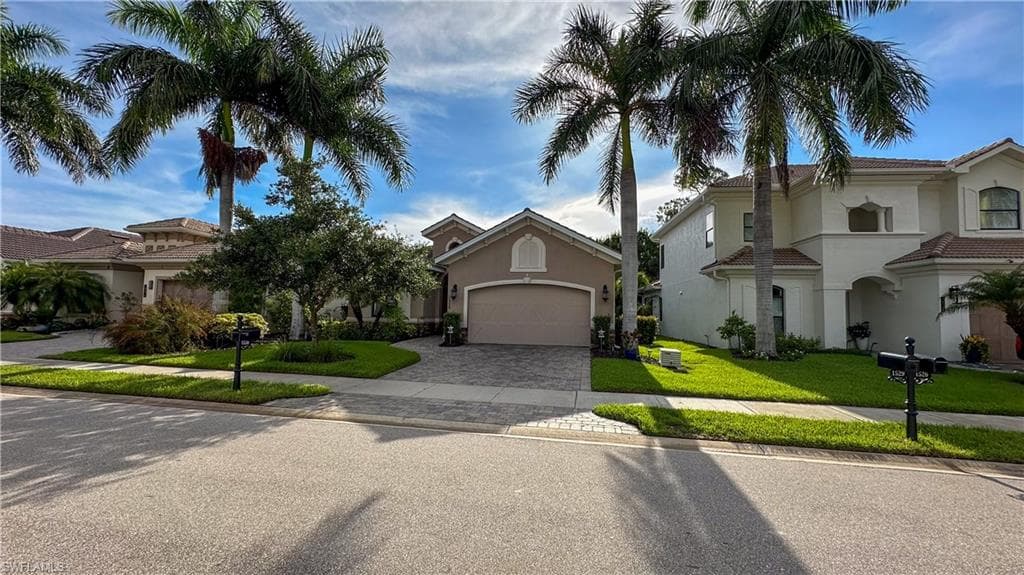 1530 Serrano CIR NAPLES, FL 34105