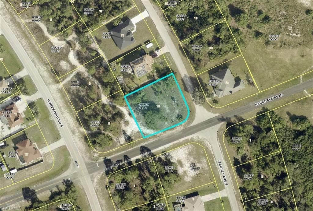 696-698 Creuset AVE S LEHIGH ACRES, FL 33974