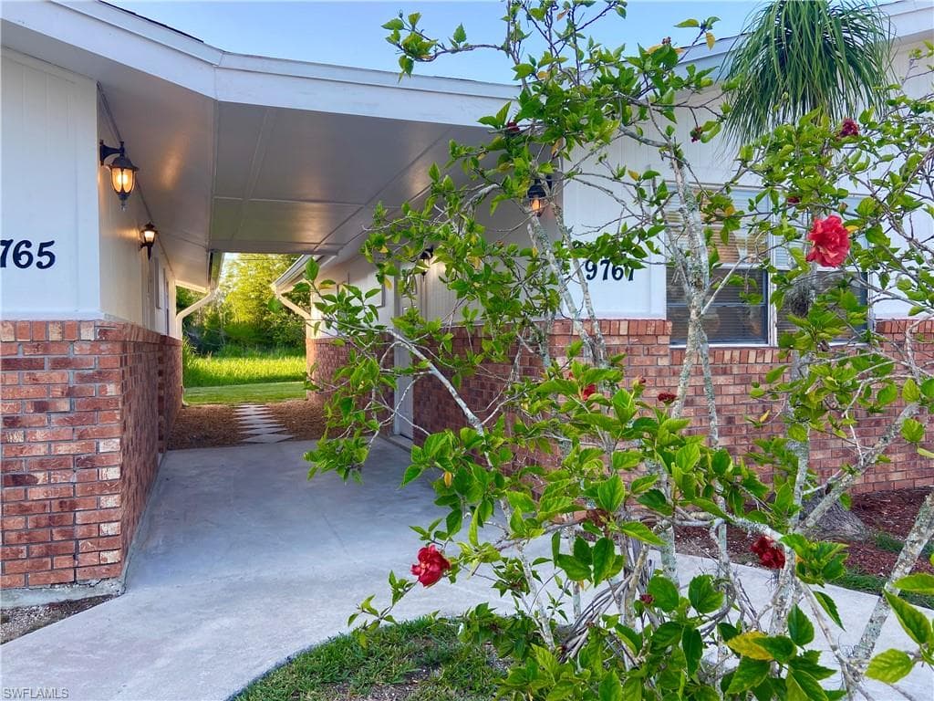9767 Montana CT BONITA SPRINGS, FL 34135