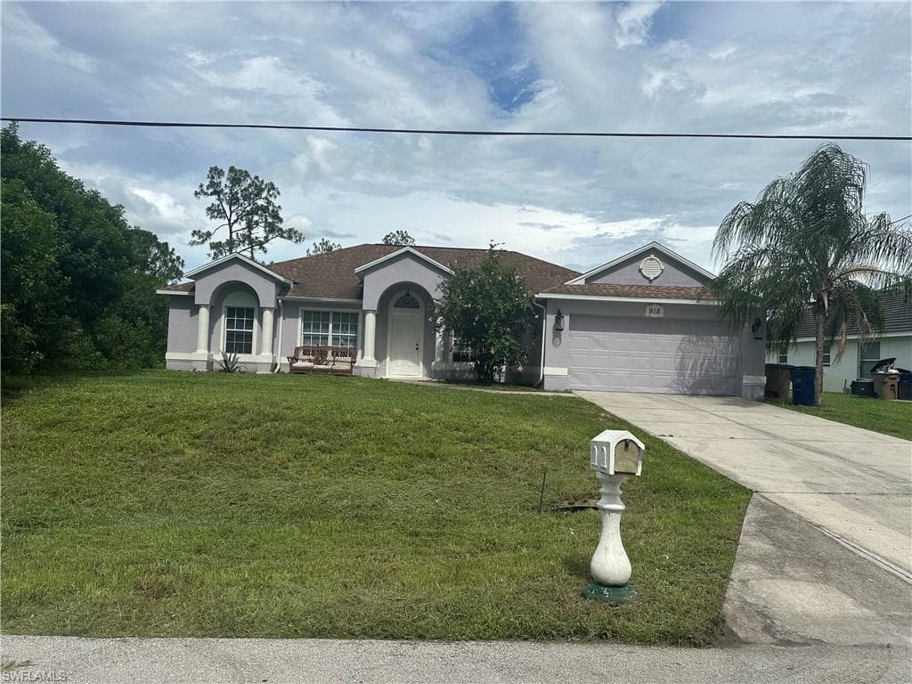 918 McArthur AVE LEHIGH ACRES, FL 33936