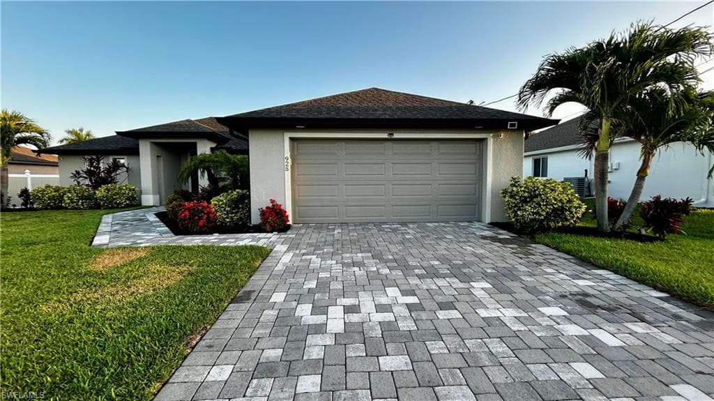 925 SW 5th TER CAPE CORAL, FL 33991