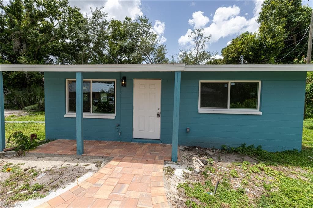 2715 Market ST FORT MYERS, FL 33916