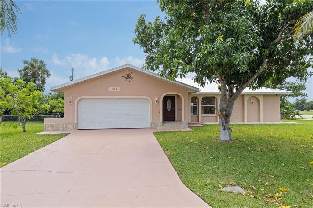 102 SE 40th TER CAPE CORAL, FL 33904