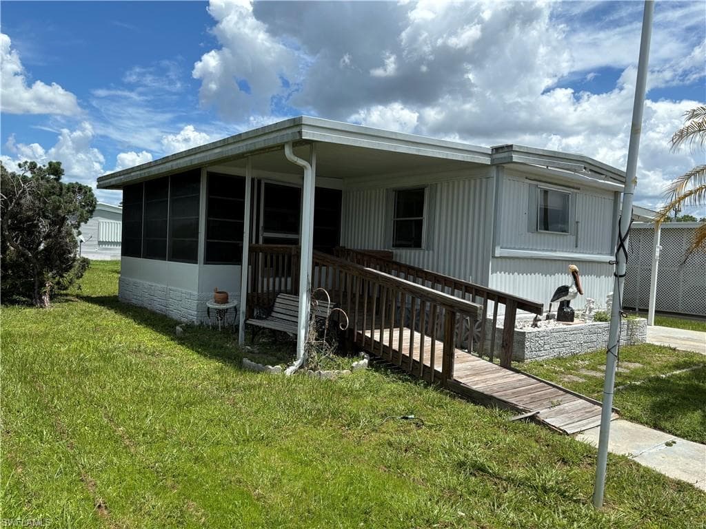 853 Winterest DR NORTH FORT MYERS, FL 33917