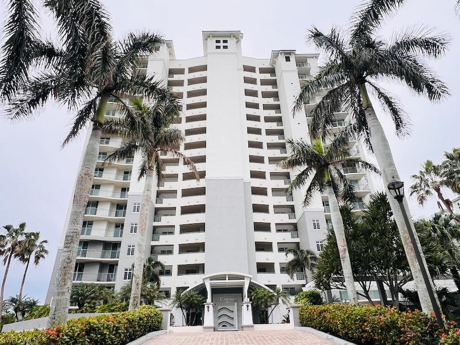 425 Cove Tower DR 902 NAPLES, FL 34110