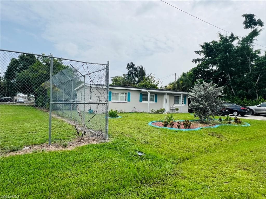 804 March ST NORTH FORT MYERS, FL 33903