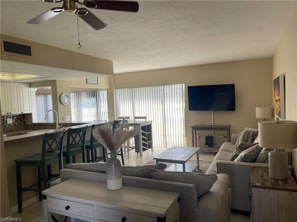 5550 Trailwinds DR 615 FORT MYERS, FL 33907