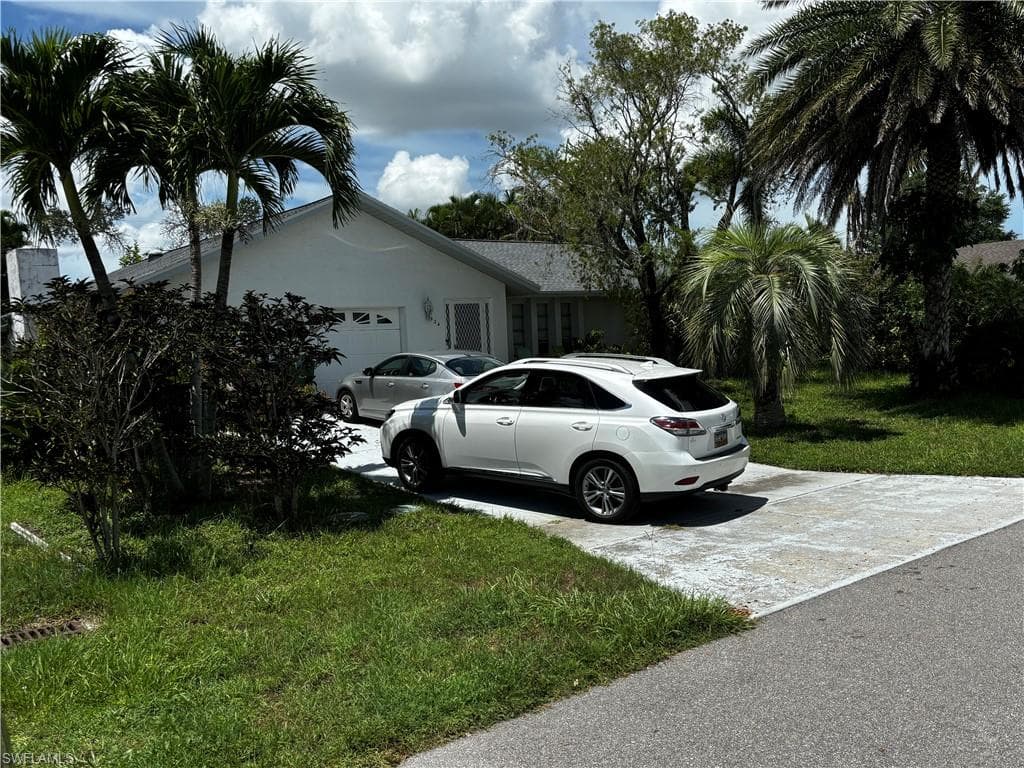 924 SE 21st LN CAPE CORAL, FL 33990