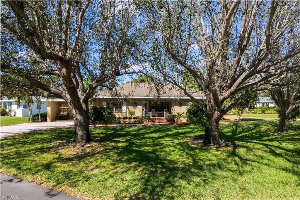 1745 Ardmore RD FORT MYERS, FL 33901