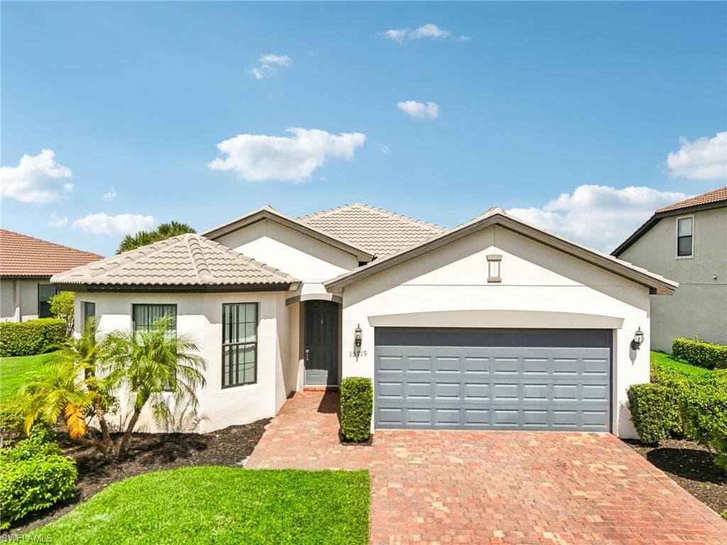 15719 Angelica DR ALVA, FL 33920