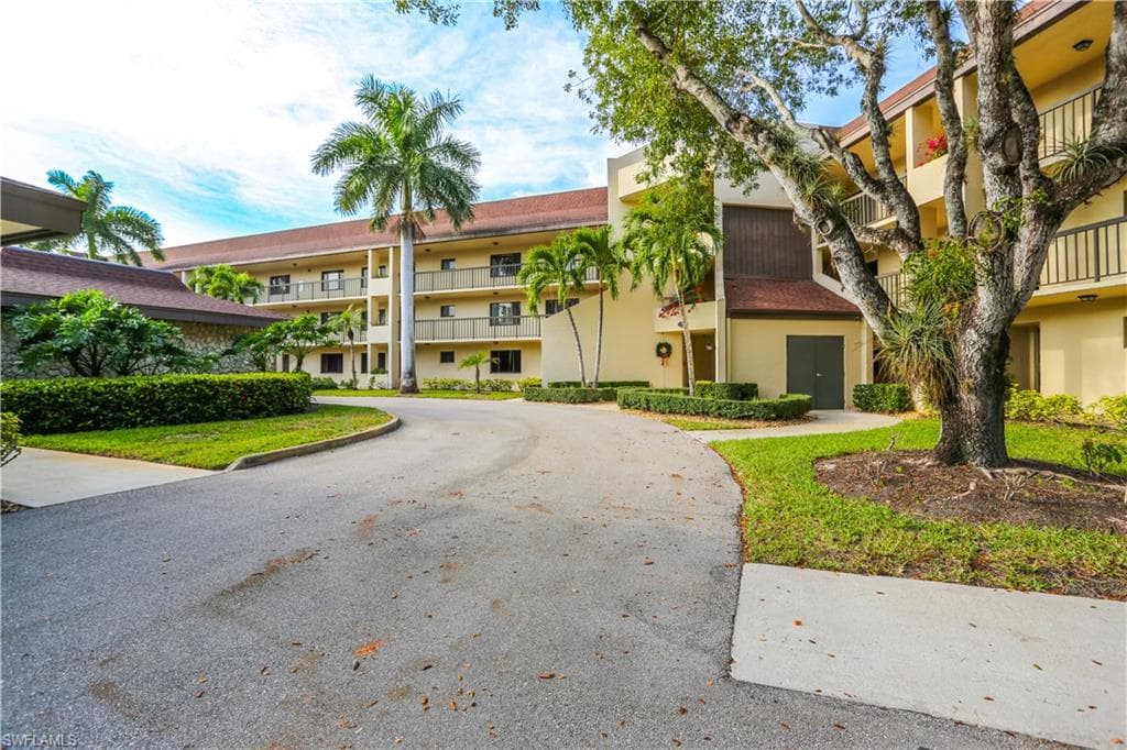 413 Augusta BLVD 104 NAPLES, FL 34113