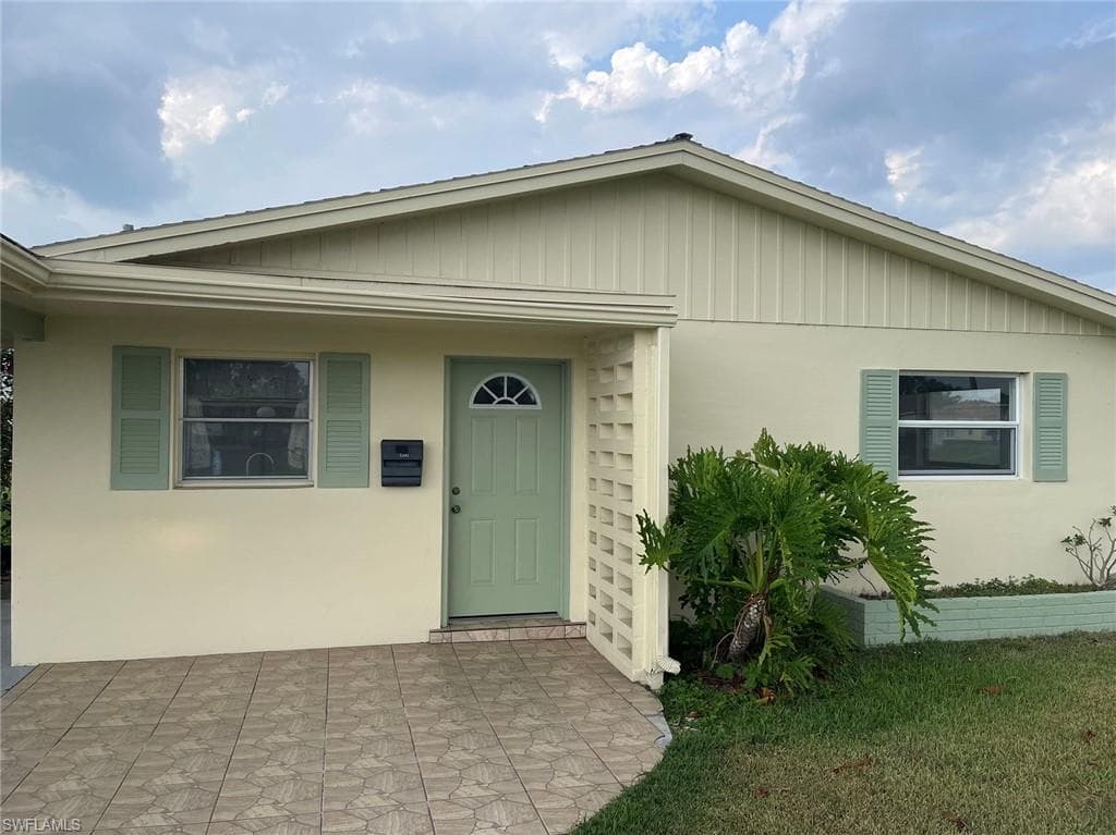 2341 Narcissus CT LEHIGH ACRES, FL 33936