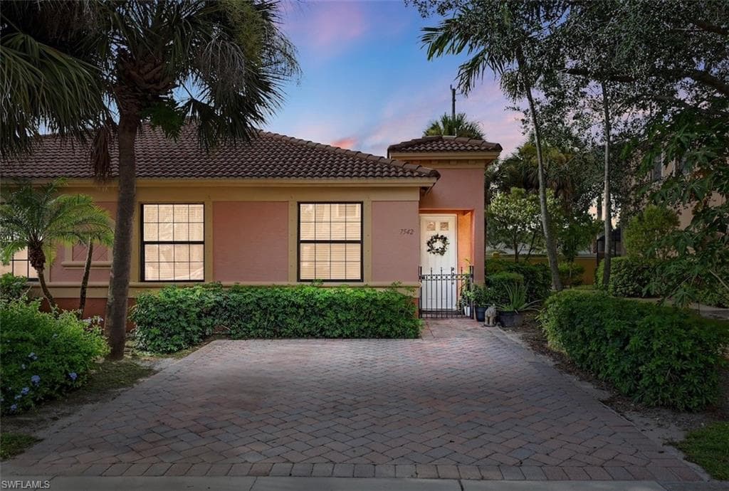 7542 Bristol CIR NAPLES, FL 34120