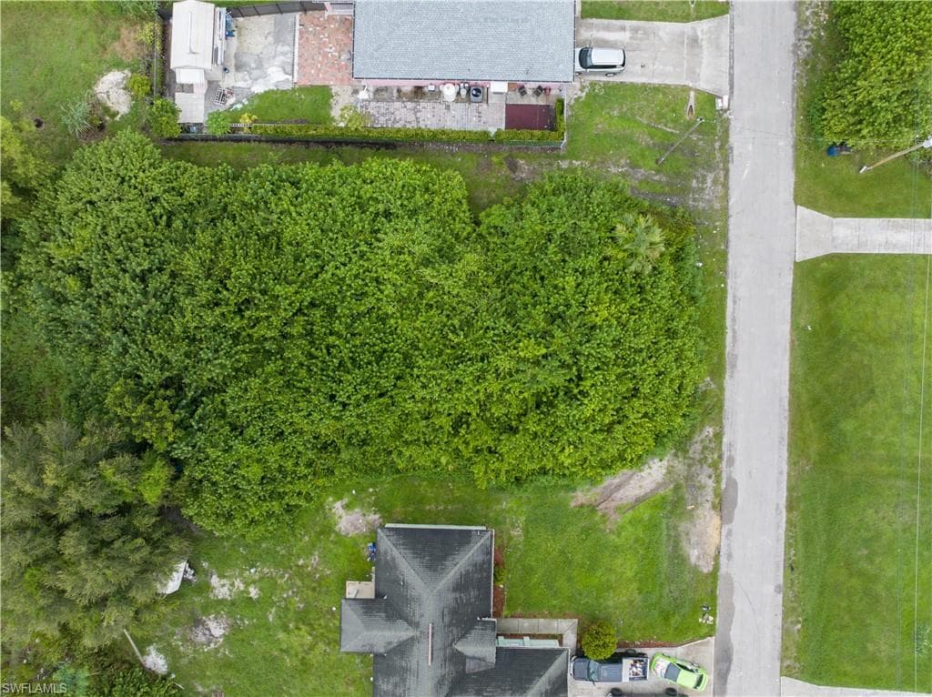 3217 6th ST W LEHIGH ACRES, FL 33971