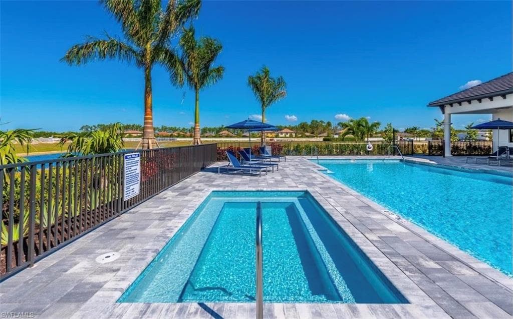 7473 Rockefeller DR NAPLES, FL 34119
